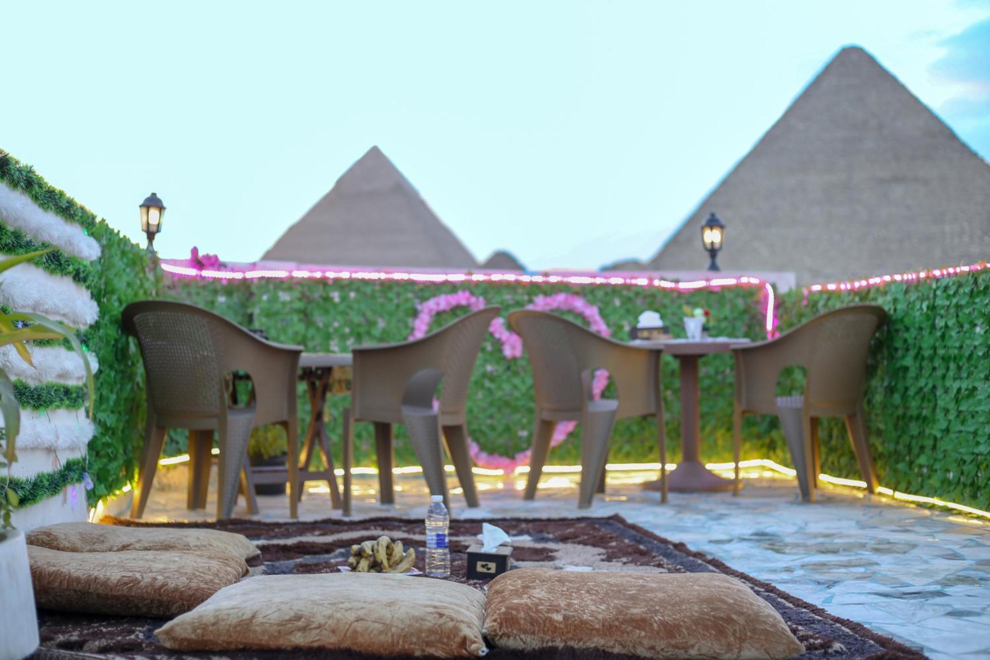 Pyramids Show Hotel Kafret el-Gabal Kültér fotó