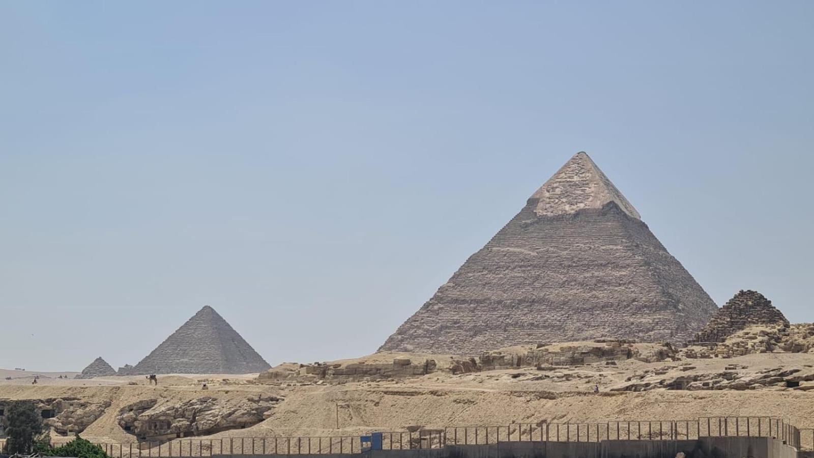 Pyramids Show Hotel Kafret el-Gabal Kültér fotó