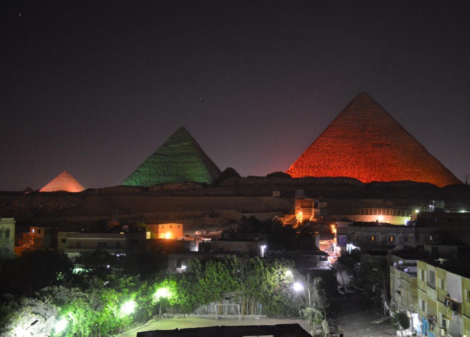 Pyramids Show Hotel Kafret el-Gabal Kültér fotó