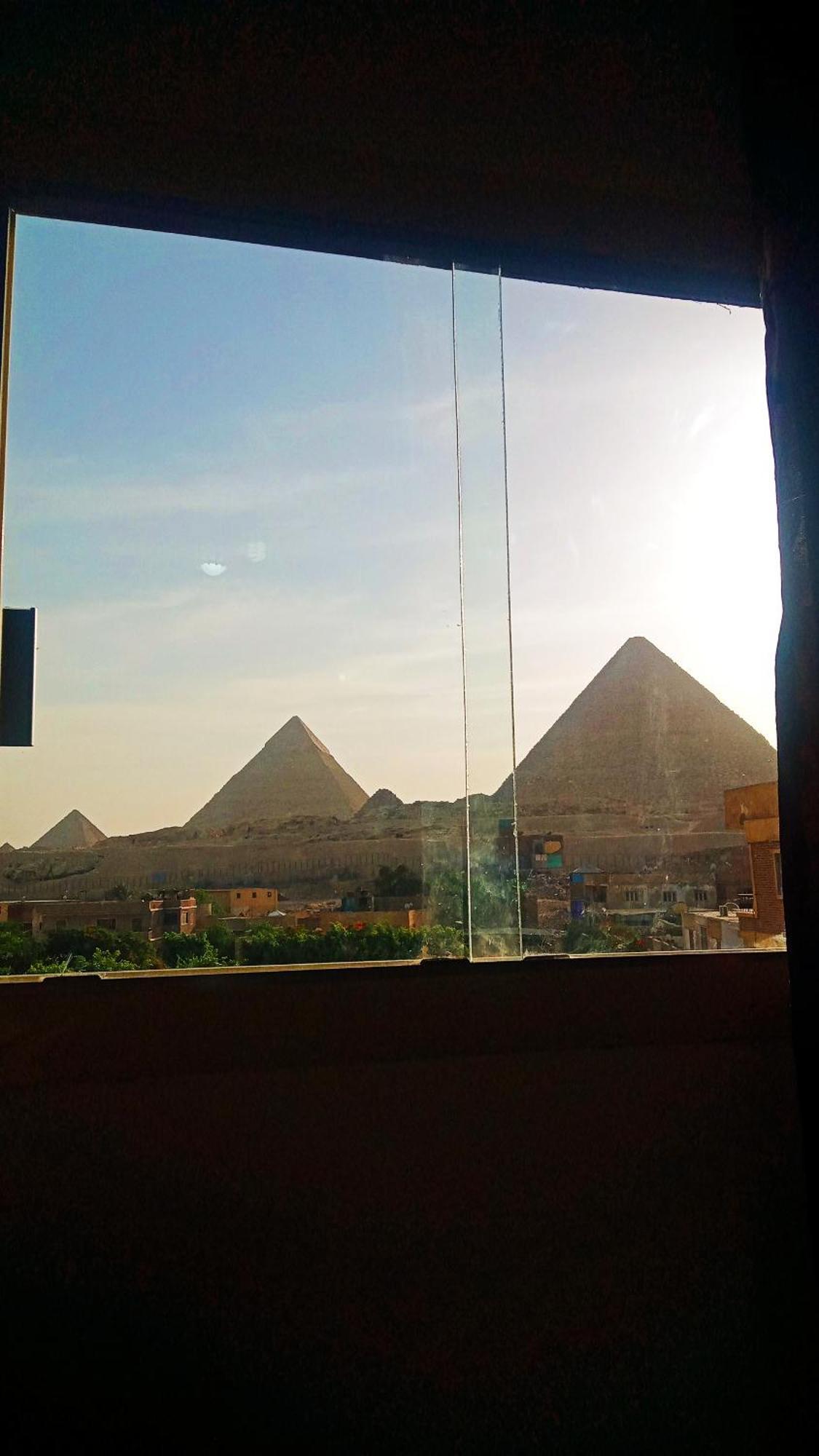 Pyramids Show Hotel Kafret el-Gabal Kültér fotó