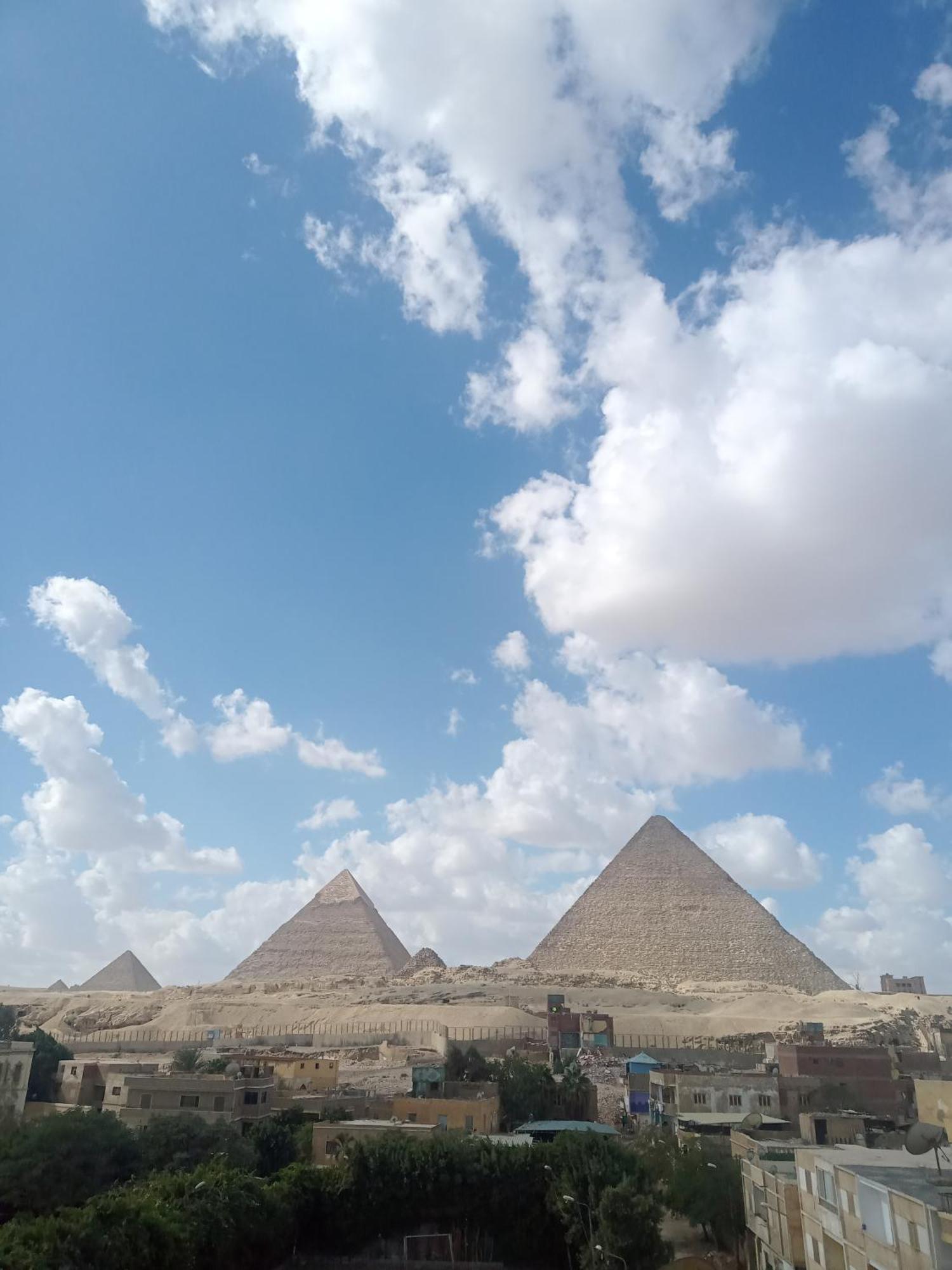 Pyramids Show Hotel Kafret el-Gabal Kültér fotó