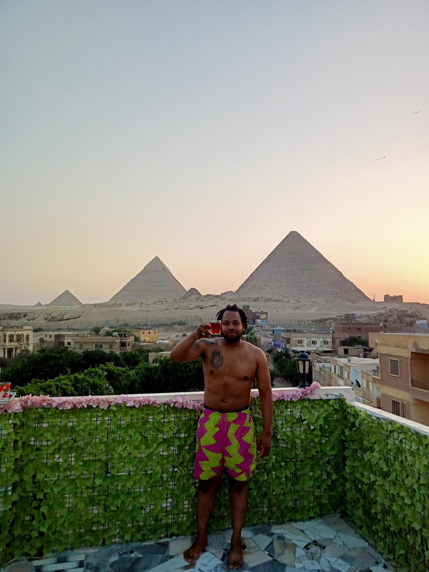 Pyramids Show Hotel Kafret el-Gabal Kültér fotó