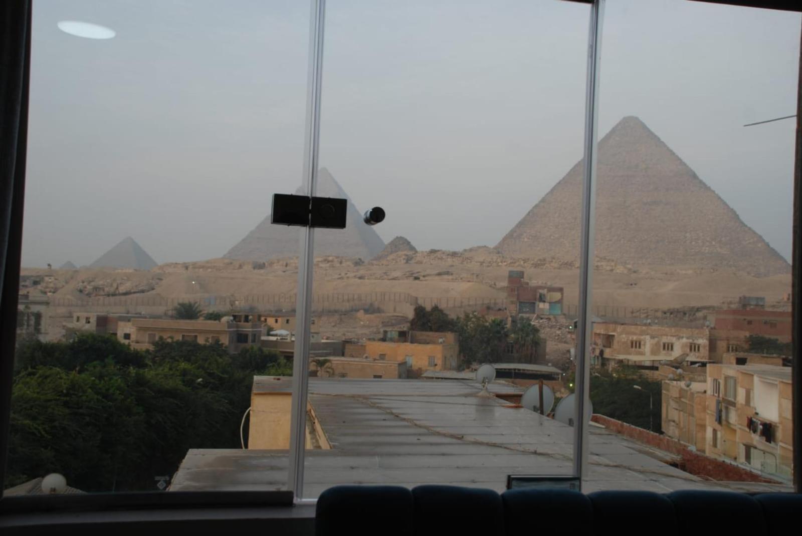 Pyramids Show Hotel Kafret el-Gabal Kültér fotó