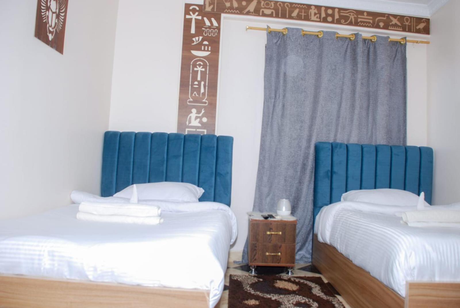 Pyramids Show Hotel Kafret el-Gabal Kültér fotó