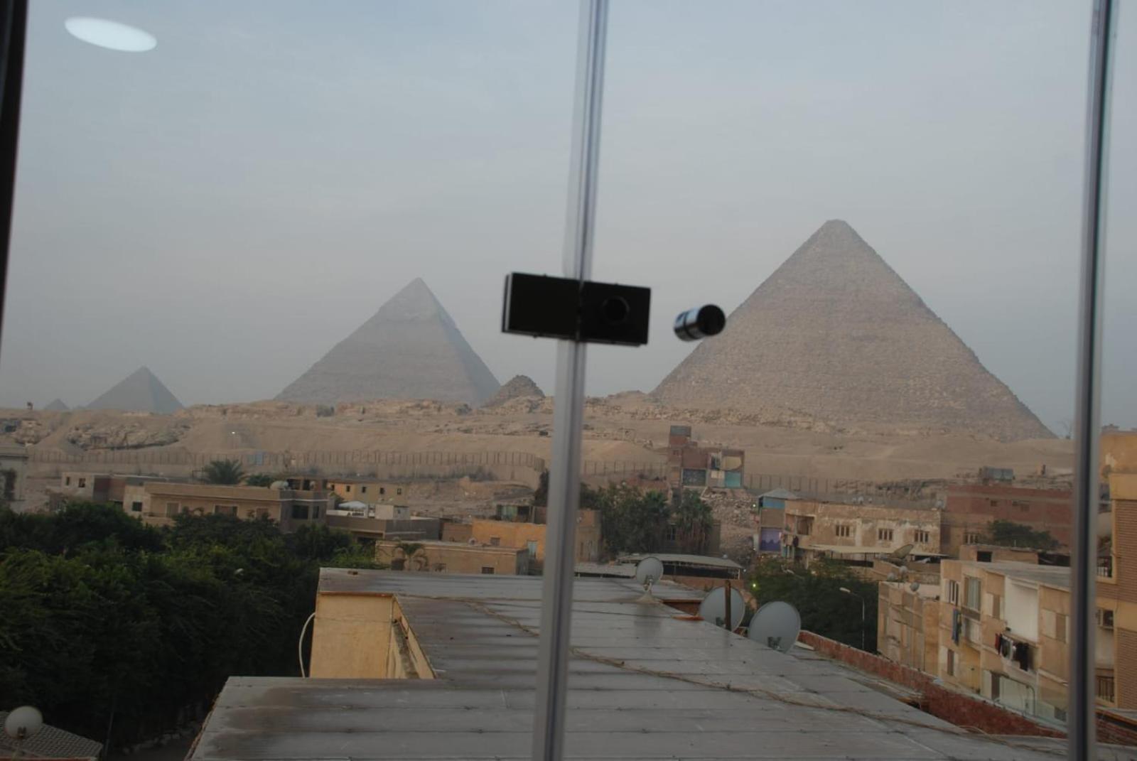 Pyramids Show Hotel Kafret el-Gabal Kültér fotó