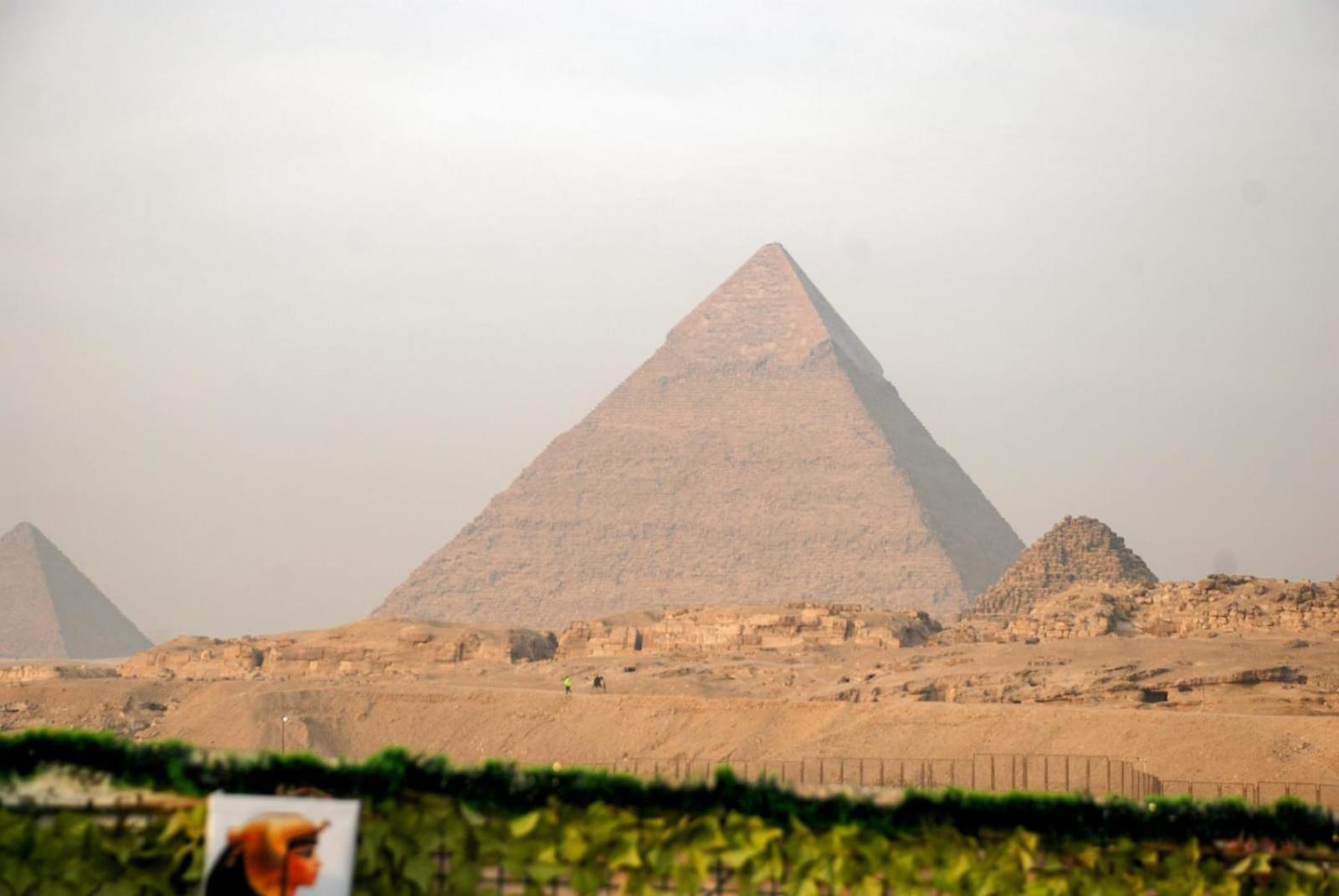 Pyramids Show Hotel Kafret el-Gabal Kültér fotó