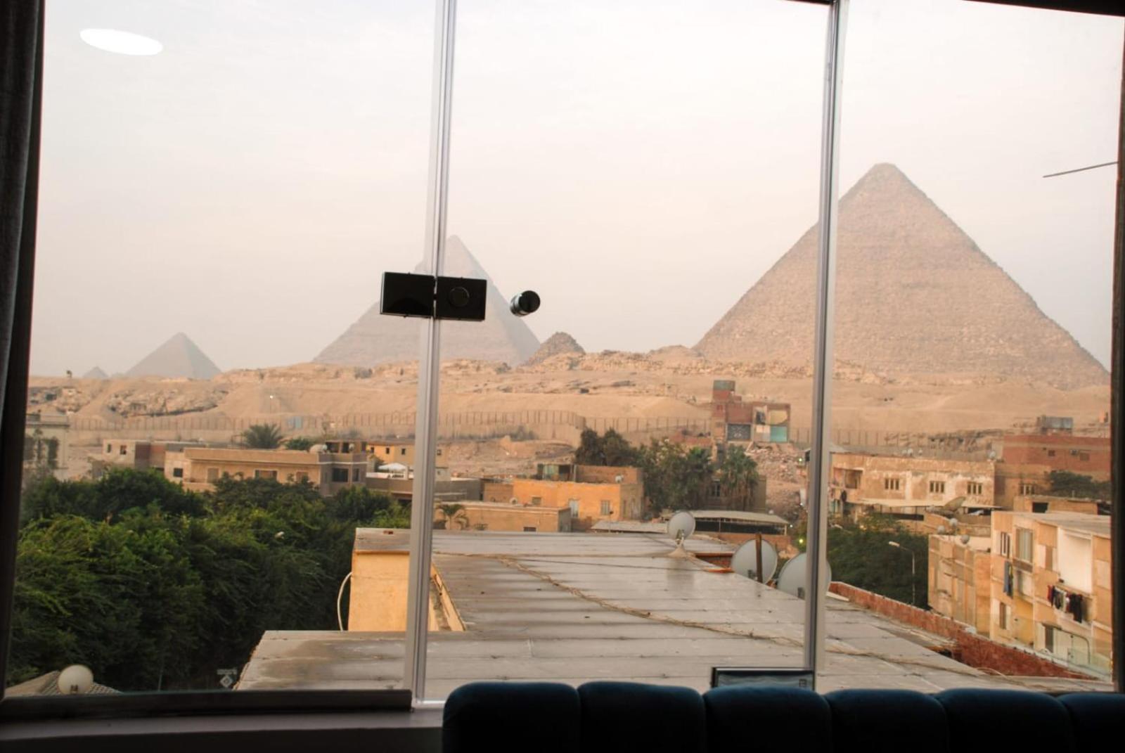 Pyramids Show Hotel Kafret el-Gabal Kültér fotó