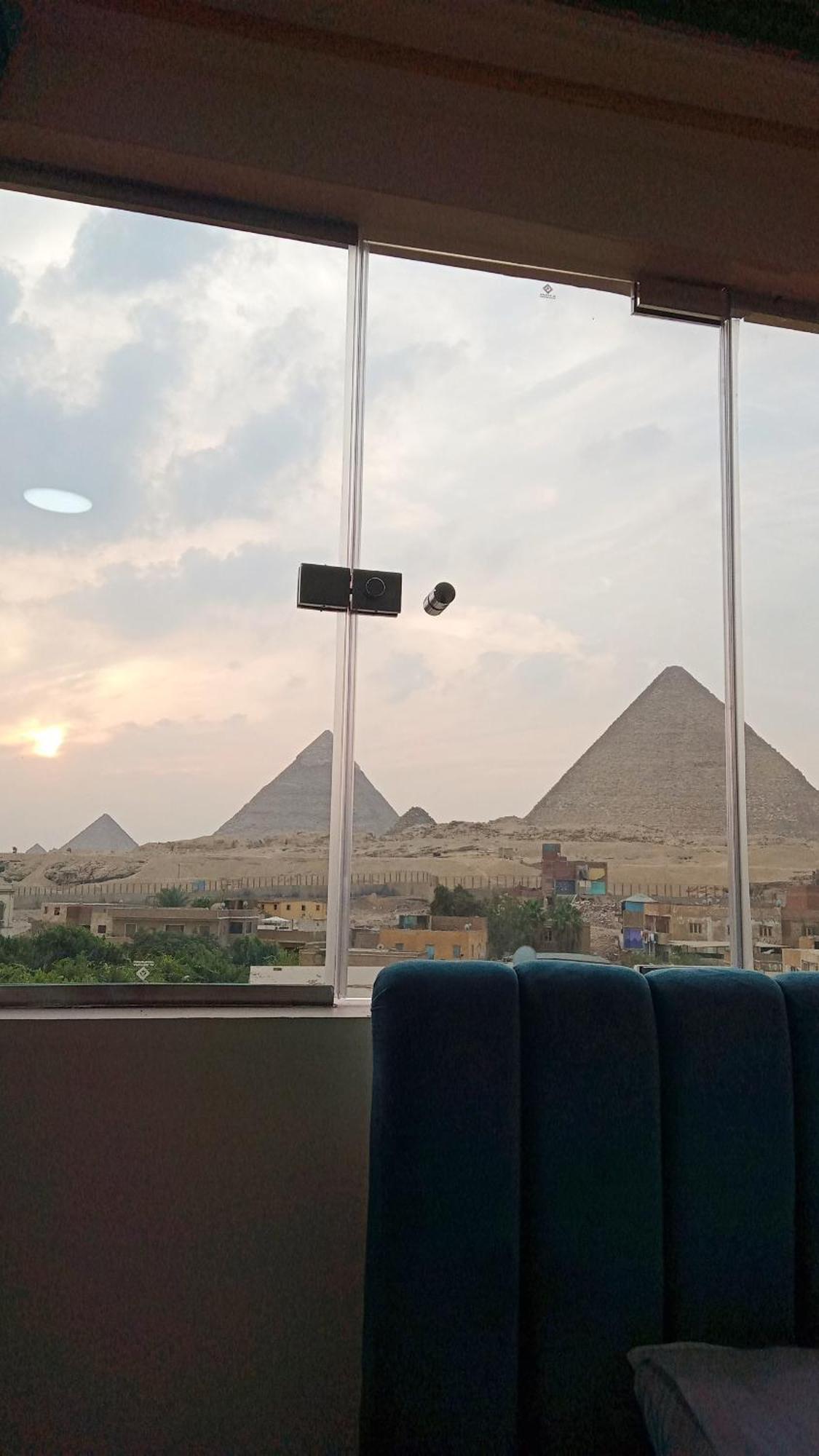 Pyramids Show Hotel Kafret el-Gabal Kültér fotó