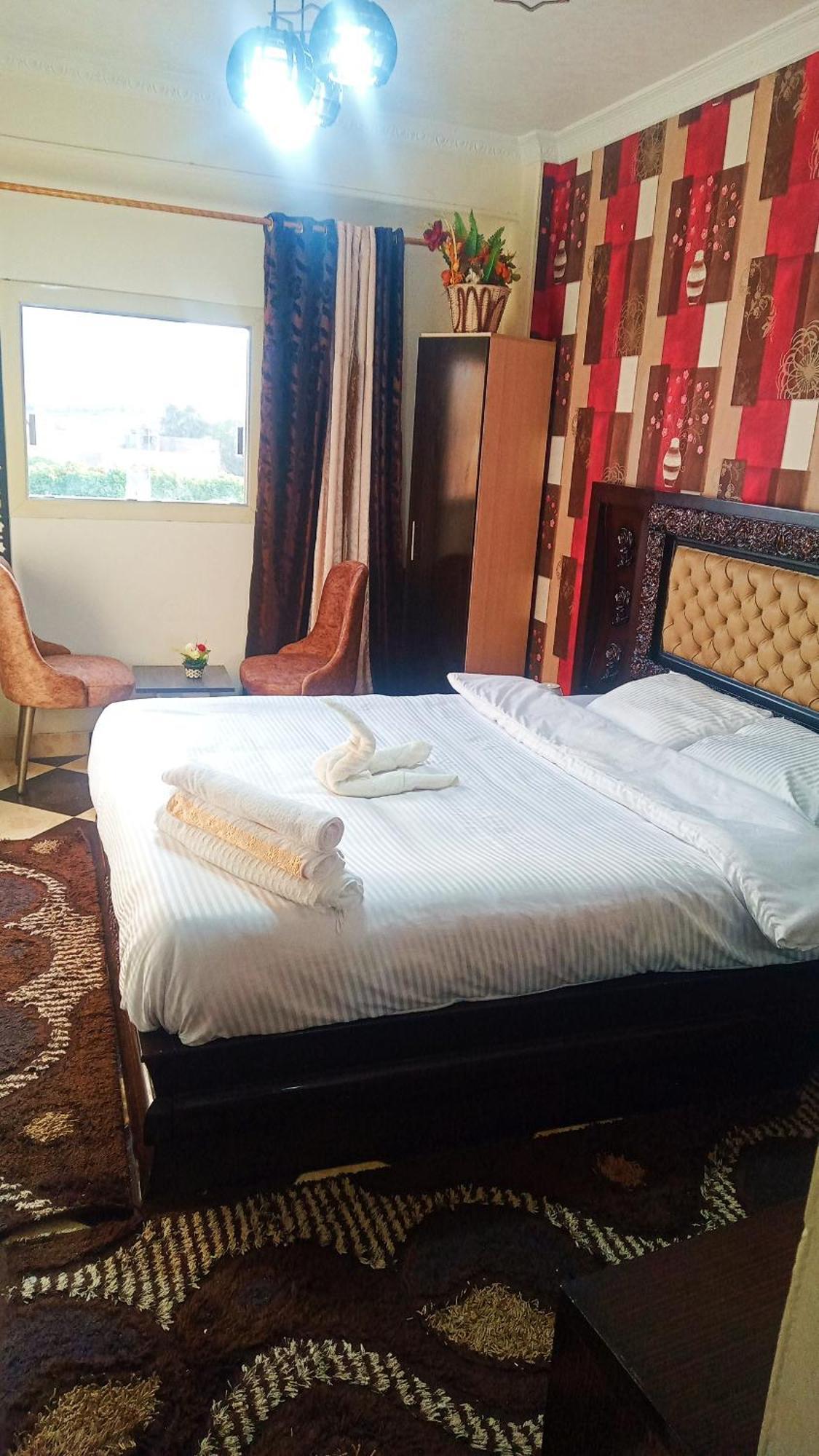 Pyramids Show Hotel Kafret el-Gabal Kültér fotó